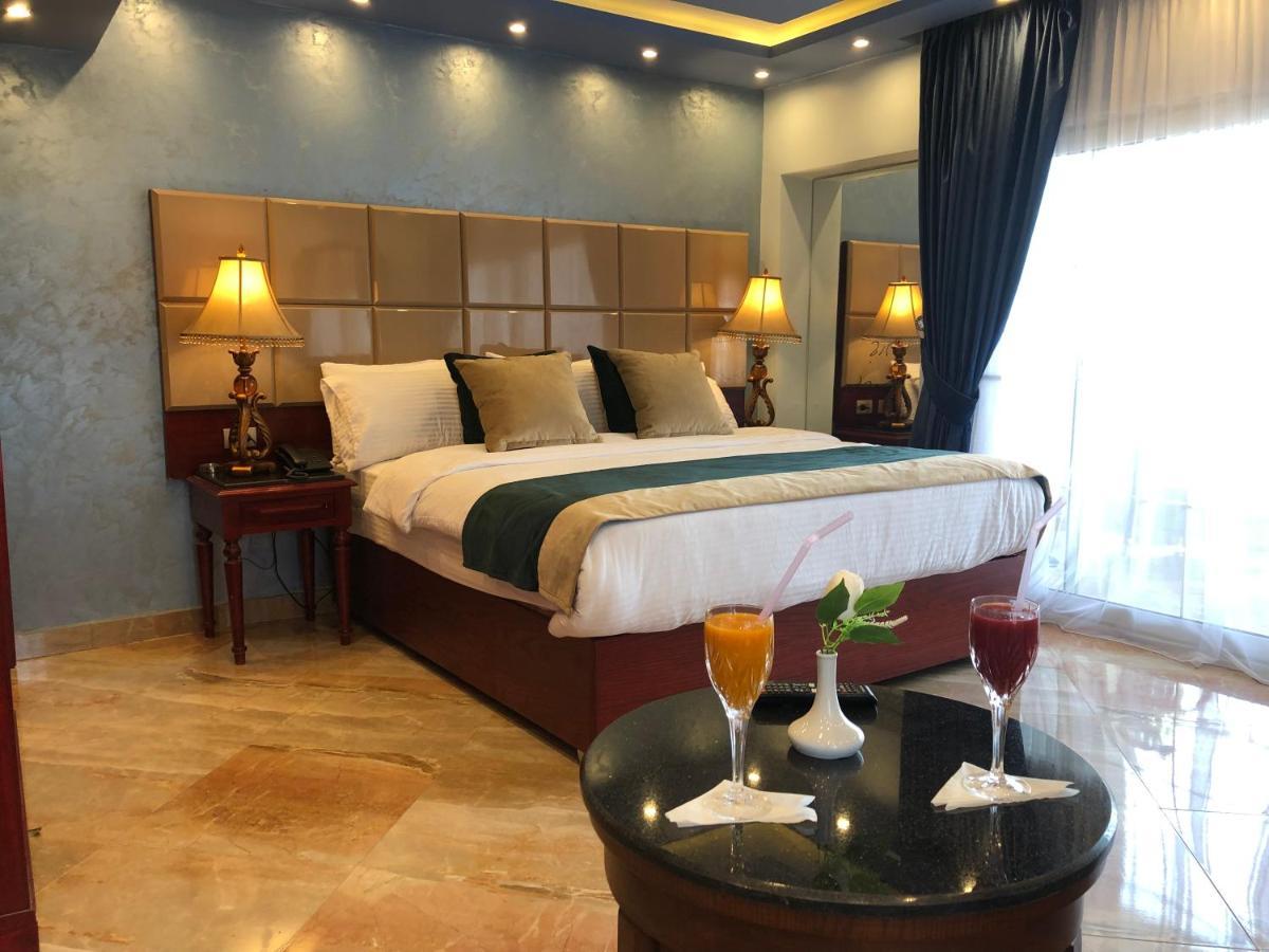 Pyramids Nile Tower Hotel