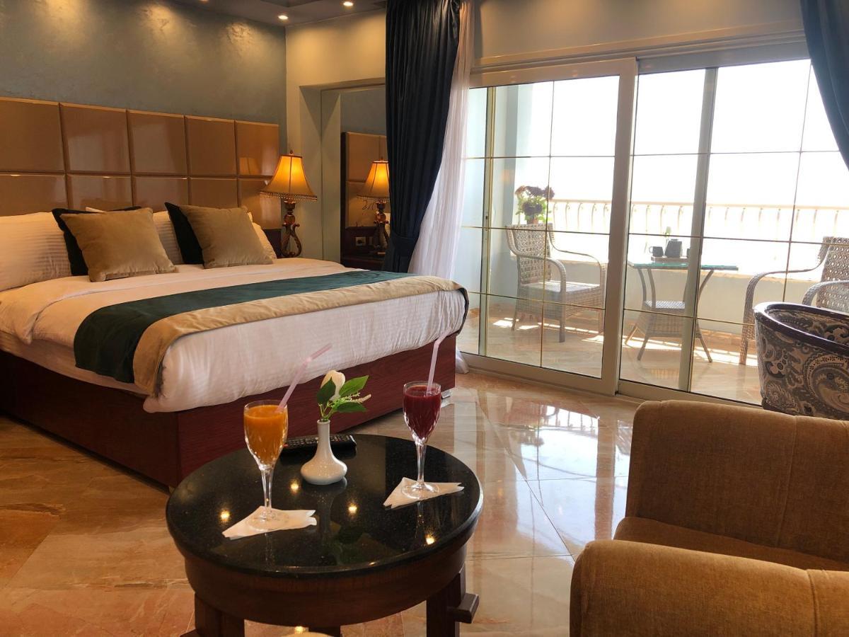 Pyramids Nile Tower 3*