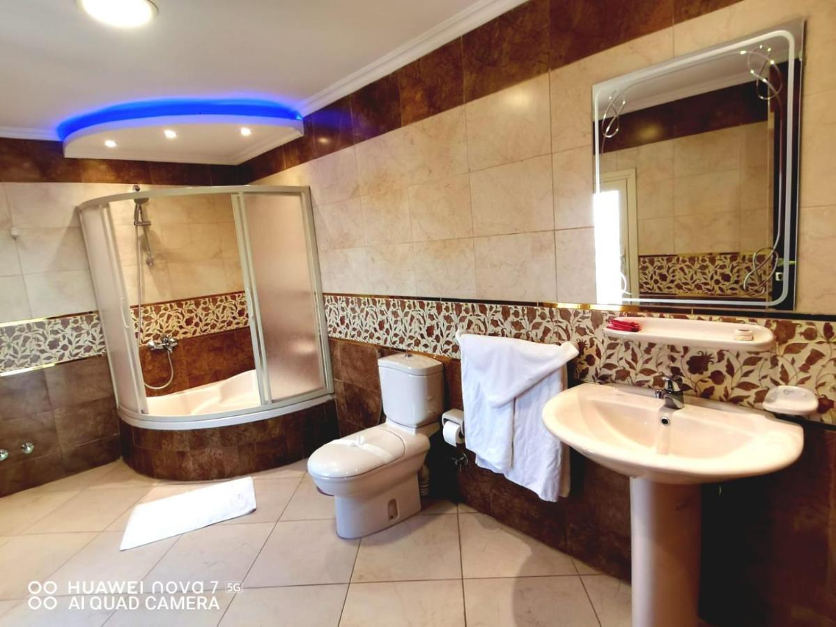 Pyramids Nile Tower Hotel 3*