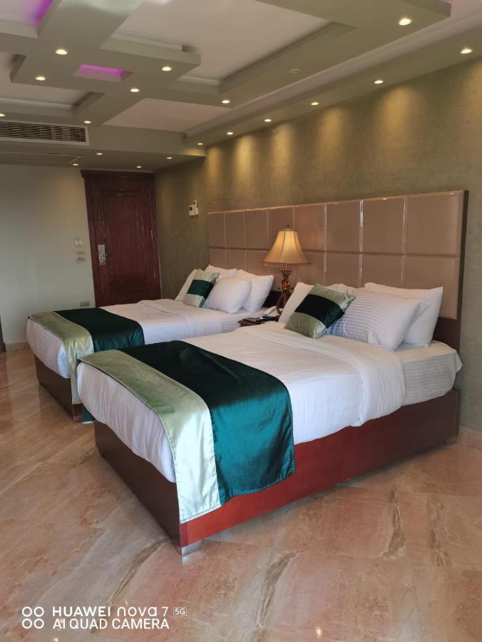 Pyramids Nile Tower Hotel